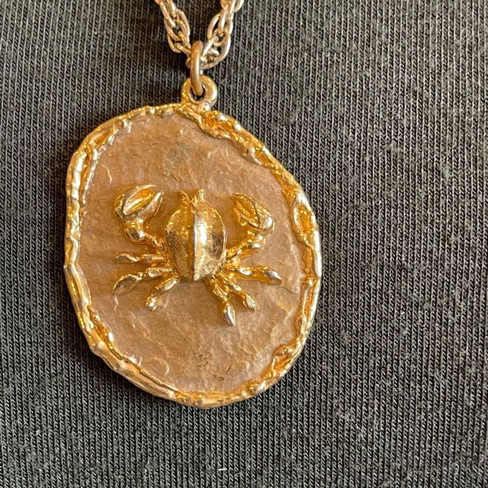 ART, Arthur Pepper Jewelry Crab pendent necklace gold tone estate women - Picture 4 of 5